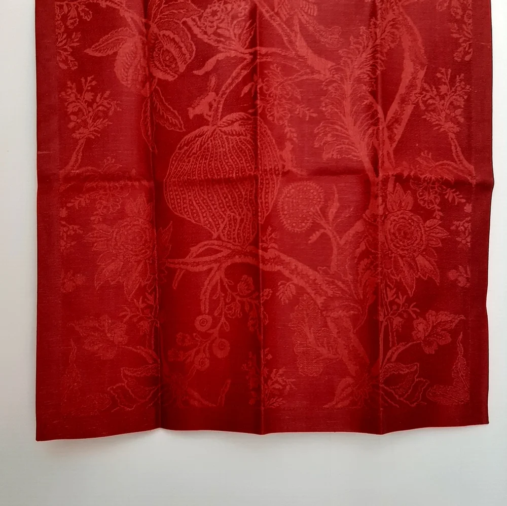 *Williams Sonoma Scroll Jacquard Napkins (4 napkins)